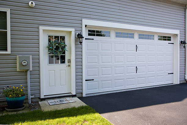24/7 Emergency Garage Door Panel Replacement experts in Blue Mound, TX